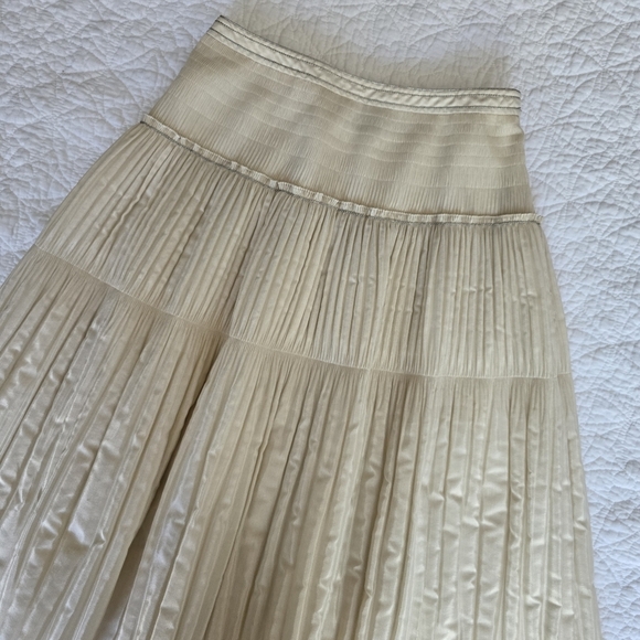Burberry Pleated Silk Blend Tiered Skirt - Cream - Picture 2 of 14